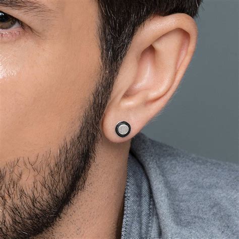 farfetch aretes para hombre.